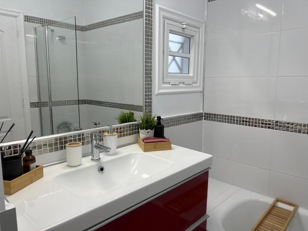 Bathroom and shower — Golden View Costa Adeje photo gallery